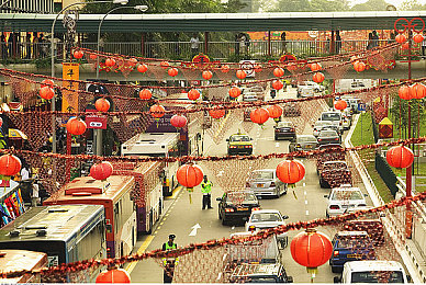 汤姆影城:霓虹轮影,镜头下的极速诗篇-2