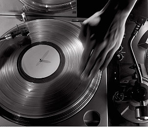 国产Av影院：幻影引擎新作发布，沉浸式赛车模拟重塑国产汽车驾驶体验-3