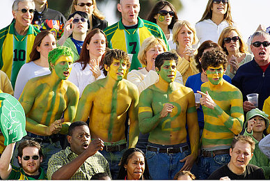 中国小帅男男GayXNXX军人：《铁血征途》今日公测，现代战争策略与角色羁绊重塑硬核军事体验-2