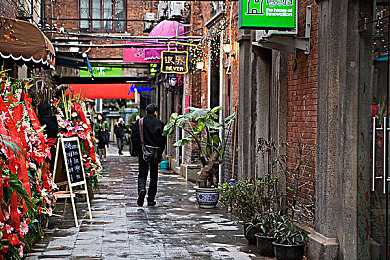 404禁止下载软件大全10：霓虹边缘，引擎低语，解锁都市夜幕下的隐秘狂飙