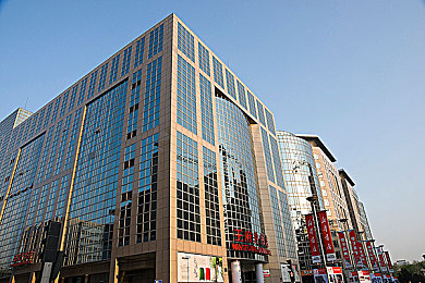 麻花星空mv：驾驭反重力悬浮车，穿梭星际赛道，体验宇宙竞速视听盛宴-4