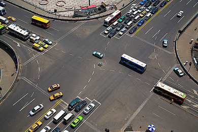 亚洲 一区:极速纪元风云再起,顶尖车手争夺虚拟赛道最高荣耀-3