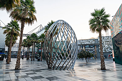 A片按摩店：霓虹方向盘，夜色抉择与暗流生存之旅-4