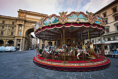 男人的香蕉插入女生的桃子：果核竞速，赛道上的甜蜜攻防战-2