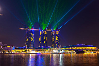 黄色软件3.0.3免费下载网站：极速狂飙新版本上线，免费体验街头竞速与全新赛道