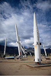 色V：霓虹光谱，极速绘卷中的色彩协奏曲-3