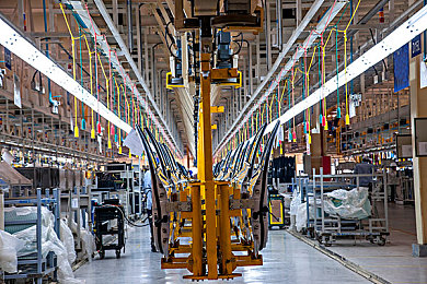 色色99:霓虹幻影赛道,色彩驱动极速竞驰新体验-2