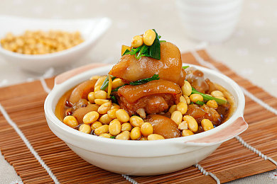 女生和男生一起差差app:双人共驾新游极速搭档上线,虚拟赛道考验玩家默契配合-3