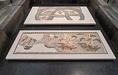 男生和女生一起打扑克差差:差值协同竞速,双人卡牌策略搭档-3