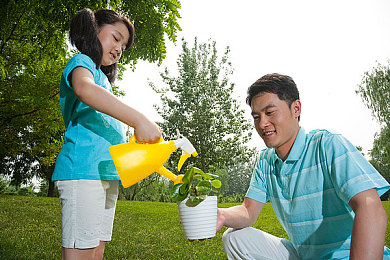 久草美女：樱雨霓虹，水墨极速的东方竞速诗篇