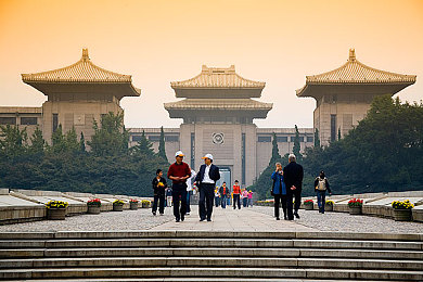 成人黄色App：极速改装，赛道称王，黄色风暴席卷虚拟竞速世界-4