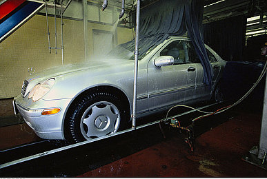 色软件免费下载3.03：霓虹狂飙破解版隐患浮现，官方正版更新赛道激战正酣-2