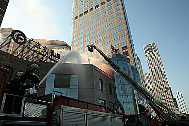 黄色软件下载APP20233.0.3版本：街头赛车改装新纪元，硬核物理与自由定制引爆移动竞速-2