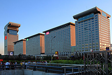 干逼软件：玩家改写驾驶规则，极限车手开放自定义引擎掀起改装热潮-2