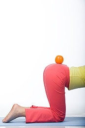 在线视频1卡二卡三卡：竞速游戏进阶指南，三段式调校策略助力新手成为赛道大师