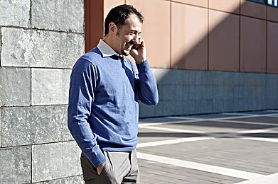 妈妈小孩小马拉大车：单亲母亲为爱出征，家用旧车竞速逆袭，温情与挑战并存的拉力之旅-4