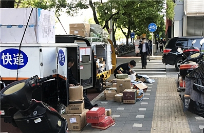 黄色应用APP：极速违规者引爆争议，赛车游戏引入非法任务系统挑战道德边界-4