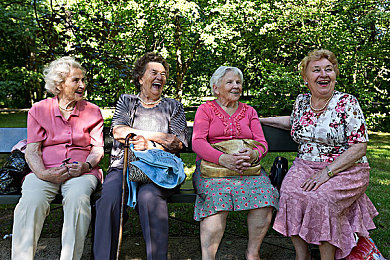 老男人把小嫩批日出水了：经验与天赋的终极对决，极速新星赛道传奇上演-3