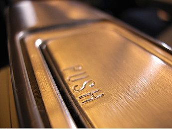 囯产伦精一区二区三区四区：国产赛车新游今日上线，四大特色赛道还原经典车型驾驶体验-2