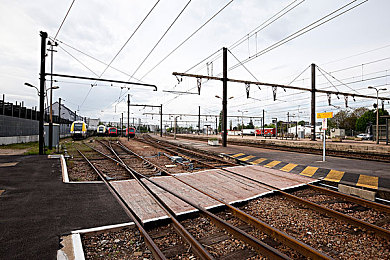 黄色软件app3.03：像素赛车手迎来重大更新，地下狂飙世界开放全新动态天气与车辆调校系统-2