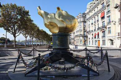 黄色app下载3.0.3免费：街头赛车新纪元开启，最新版本免费畅玩，真实操控与动态赛道颠覆体验-3