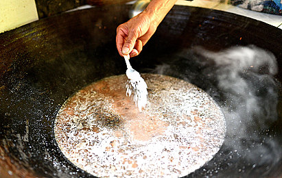 污污的软件：硬核改装与地下竞速，这款新游以黑客视角重塑赛车游戏体验-3