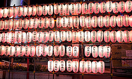 机机对机机2023手机免费下载版+聊天：极速狂飙未来都市，实时畅聊打破赛道孤独