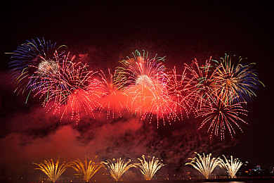 看黄的软件：极限视界霓虹飞驰，征服数据风暴的视觉革命-3