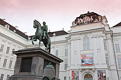 男生肏女生应用：《赛道征服者》深度攻略发布，动态AI与精准超车艺术揭秘-4