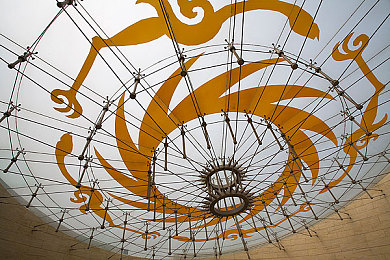 老师你的胸好大：《驾驶教父》硬核模拟获好评，传奇教练课程引爆挑战热潮