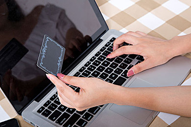 含羞草2023:在末日废土驾驭自适应战车,开启生存竞速新纪元-4