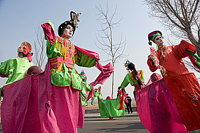 色大师看片：色彩与线条交织的移动画布，改装艺术大师的视觉诗篇-4