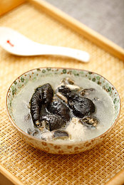 男人插女人免费app：极速狂飙性别对抗模式解析，弯道与直线的战术对决-5