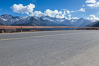 黄色软件3.3:极速编程师,动态代码赛道上的霓虹漂移对决-2