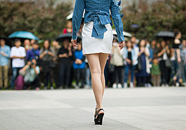 红猫大本营：阵营竞速新游今日上线，融合团队战术与改装玩法引爆赛道-1