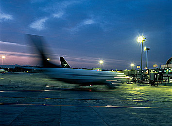 上av：硬核赛车新作发布，极致物理引擎重塑真实驾驶体验-3