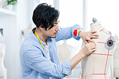 业余半老成熟自由性别是自由还是自：赛博车手新篇章，自定义角色引发身份哲学新思考-2