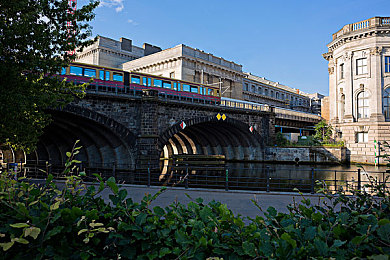 黄色应用下载3.30:墨西哥画卷,地平线疾驰的视觉革命与竞速艺术-2