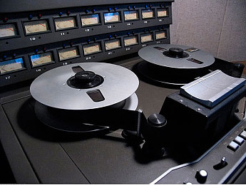 黄色app大全3.03：像素狂飙极速挑战新版上线，全新赛道与车辆升级系统揭秘-1