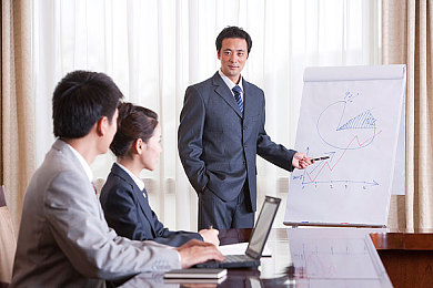 美女露乳头软件：赛博竞速新作引爆热议，AI伙伴与霓虹狂飙重塑虚拟赛车体验-2