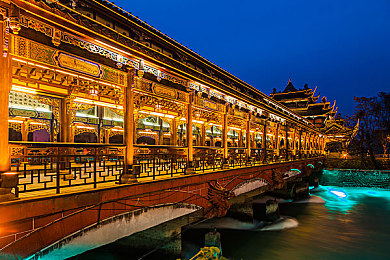 台北娜娜：霓虹夜幕下的疾驰命运，少女车手与都市暗影共舞-3