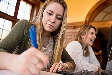 男生把香蕉插进女生的桃子:水果竞速全新赛季开启,技能对决引爆赛道狂欢-3