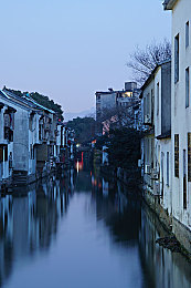 翘臀后进圆润饱满的肥臀：速度之弧，美学与力学的虚拟协奏曲-2