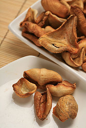 丽江夫妇3p绿帽：古城谜踪，极速暗影与客栈迷局的双重轨迹-3