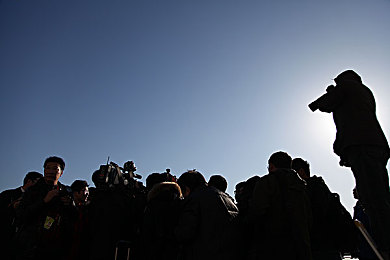 扑克牌又疼又叫:策略卡牌驱动极速狂飙,智慧与运气的赛道博弈-3