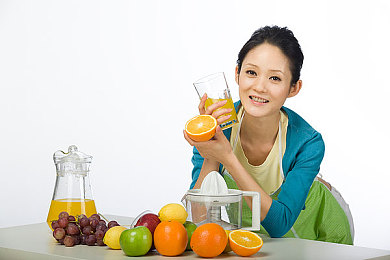 2023年黄色软件下载APP：霓虹都市中的疾驰幻影，未来赛道上的光影对决-3