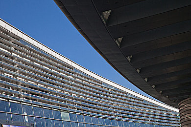 免费剧烈运动扑克视频软件:极速狂飙与策略卡牌,动态竞技新体验等你挑战-4