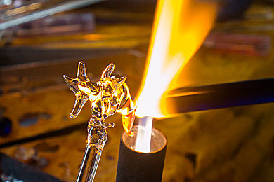 亚洲综合一区二区yazhou：霓虹都市至雨林秘境，征服东方赛道全攻略-4