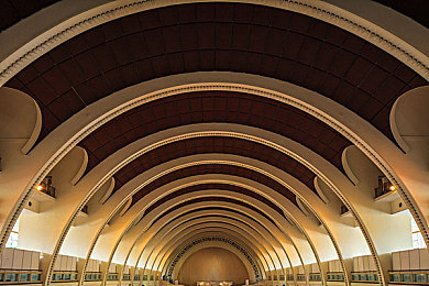 哈哈漫画免费登录页面在线观看：漫画极速狂飙开启二次元赛道，免费登录畅享手绘竞速之旅-3