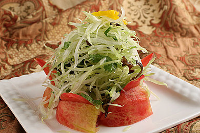 男女在床上打扑克：双人合作卡牌新作情侣王牌上线，创新扑克玩法促进真实默契-2